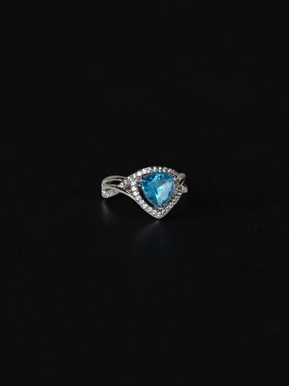Vibrant Caribbean Blue Topaz Trillion Cut Halo Silver Tone Ring Size 6.75 NWT